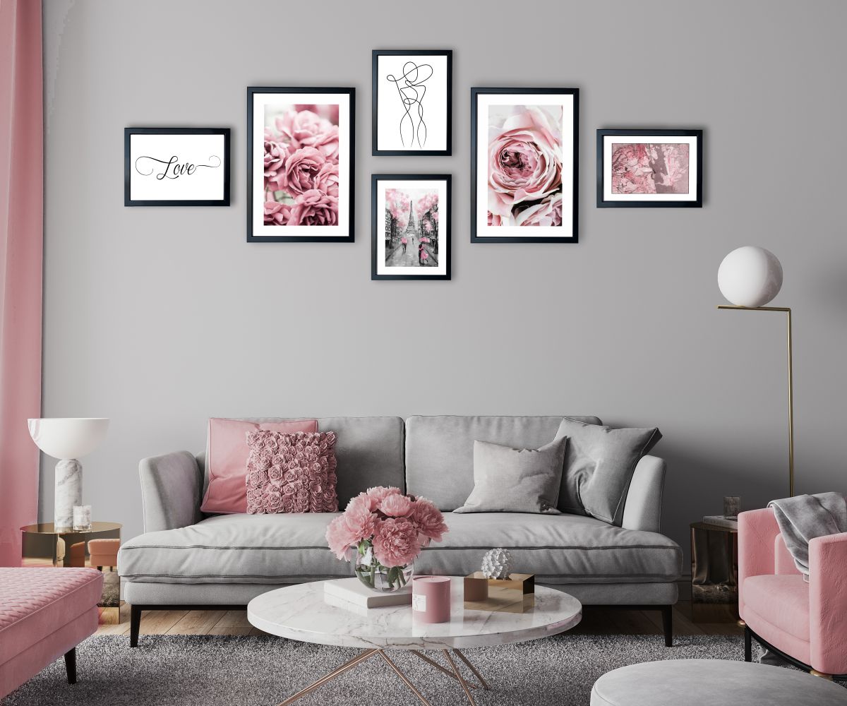 galeria róże nad kanapą